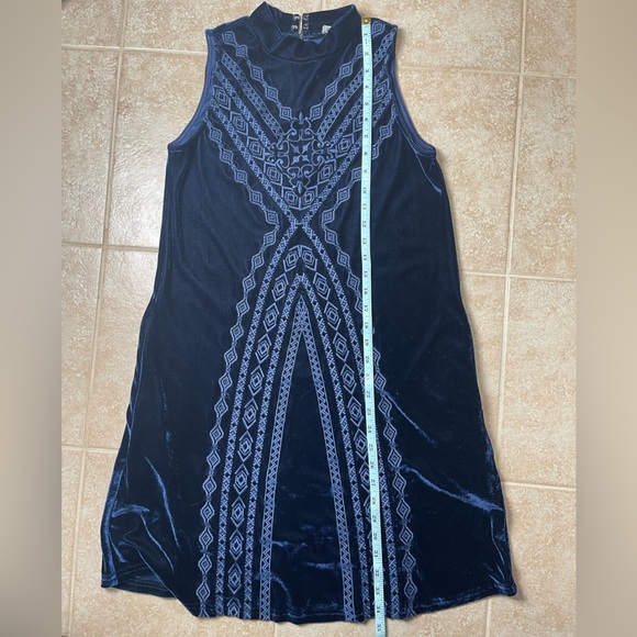THML Anthropologie Velvet Embroidered Navy Sleeveless Dress, Size Medium - Picture 7 of 7